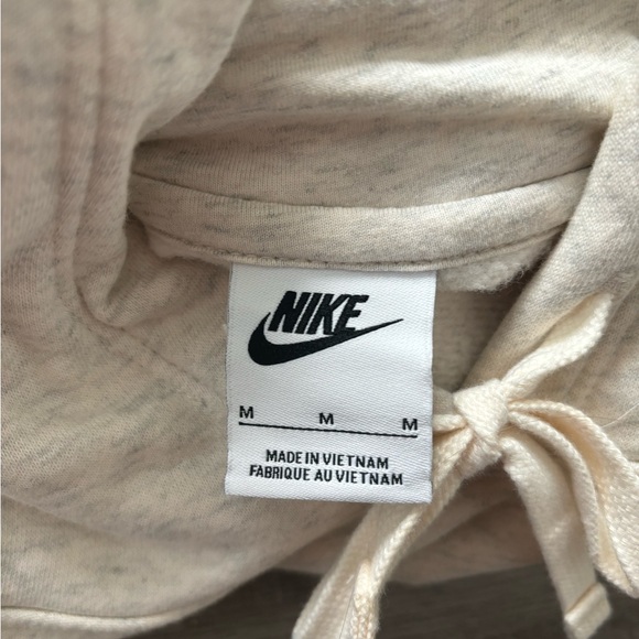 SALE🎉. Nike Hoodie - Picture 9 of 9